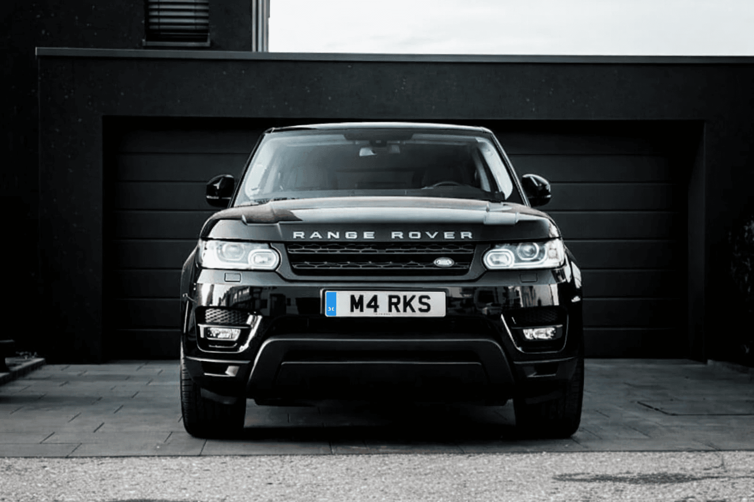 Black Range Rover with M4 RKS personalised number plate